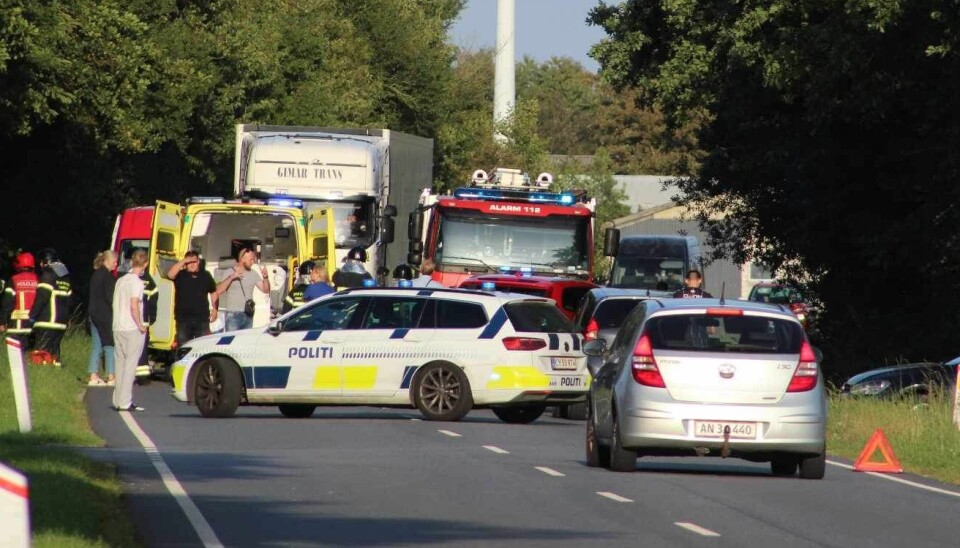 Politibiler og ambulance på vejen, Bylderup Bov