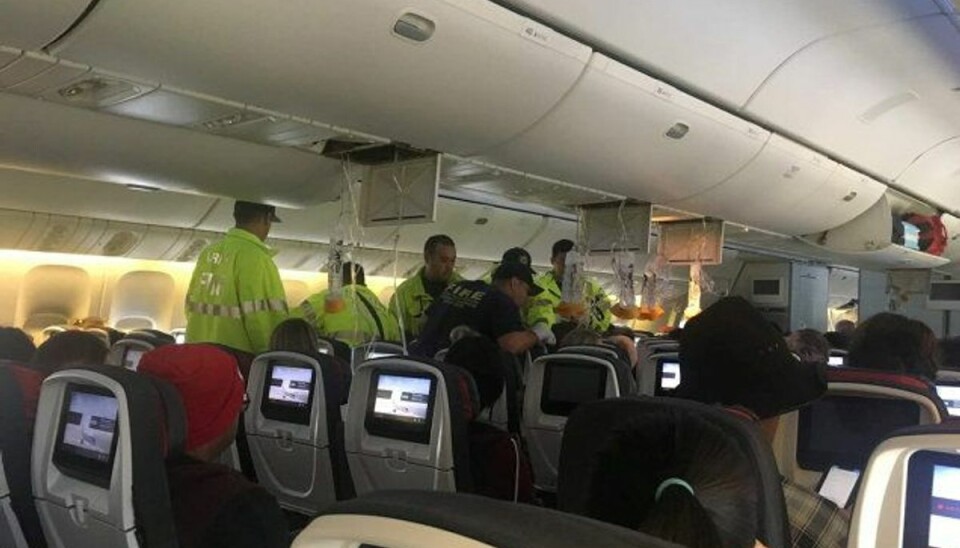 Fly i vild turbulens: Derfor var nødlanding god Da flere end 30 flypassagerer kom til skade under voldsom turbulens torsdag, besluttede flyets kaptajn at vende om og lande på Hawaii. Foto: Social Media/Scanpix