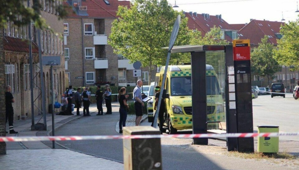 Politiet arbejder i skrivende stund på Tagensvej, hvor en mand er blevet stukket eller skåret med kniv. Foto: Presse-fotos.dk