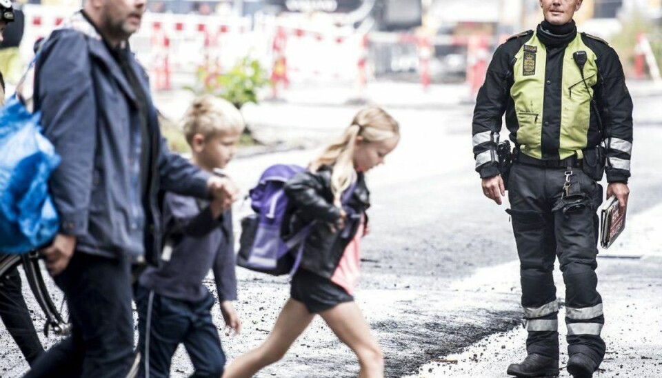 Politiet vil foretage kontroller i forbindelse med skolestarten de kommende fire uger. Klik videre og læs om de forholdsregler, du bør tage dig. Foto: Scanpix