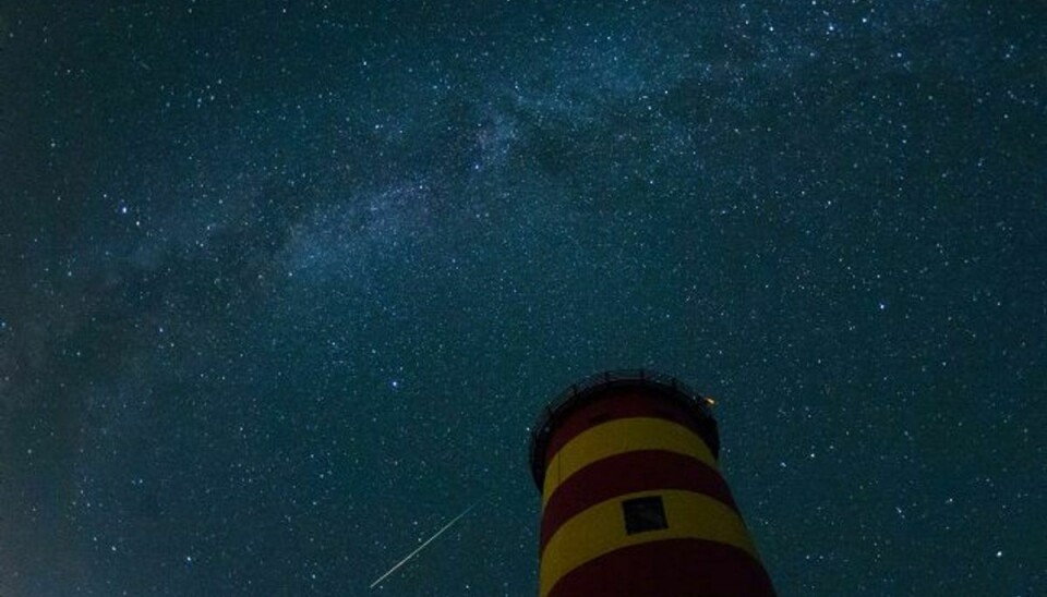 Både i juli og august har man kunnet se stjerneskud fra meteorsværmen Perseiderne. Mandag og tirsdag topper stjerneskudsstormen. (Arkivfoto) Foto: Matthias Balk/AFP