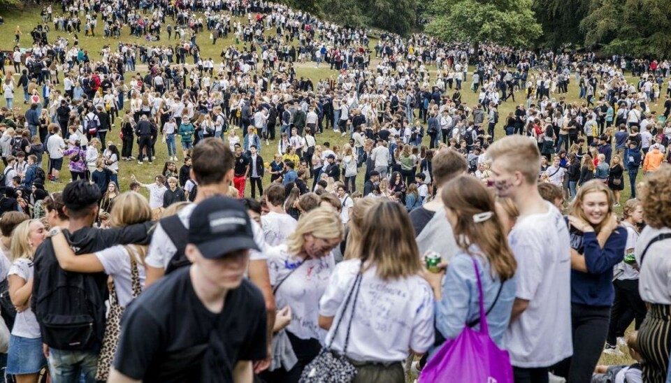 16-årig anmelder seksuelt overgreb Kvinden fortæller, at hun blev tvunget væk fra en sti i Dyrehaven fredag, mens der var fest og fyldt med mennesker. Genrefoto fra festen:: Nikolai Linares/Ritzau Scanpix)