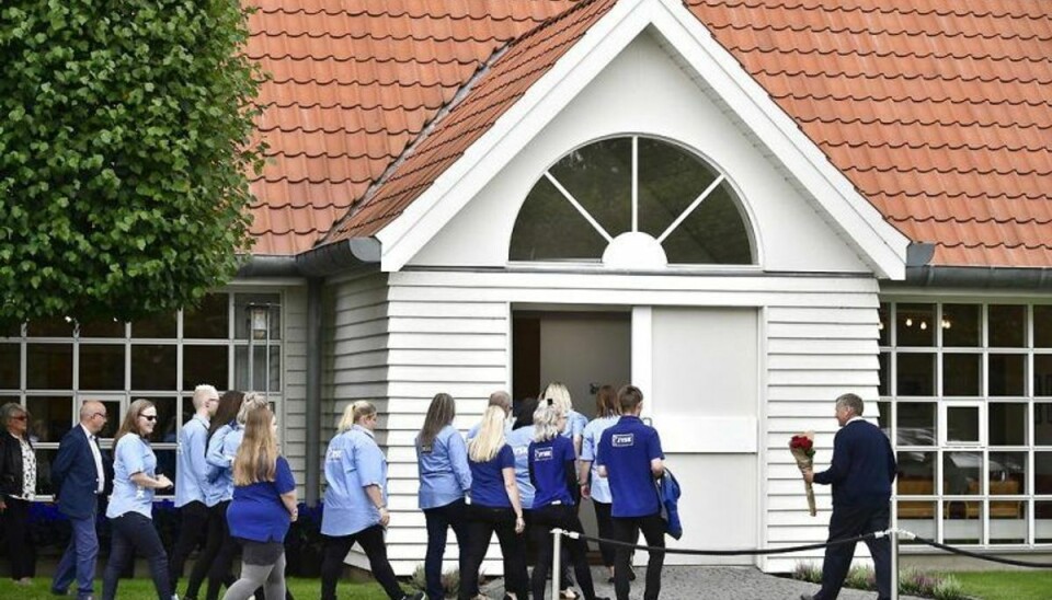 Lars Larsen blev bisat fra Sejs-Svejbæk Kirke ved Silkeborg 22. august. Bo Amstrup/Ritzau Scanpix KLIK for mere. Lars Larsen blev bisat fra Sejs-Svejbæk Kirke ved Silkeborg 22. august. Bo Amstrup/Ritzau Scanpix KLIK for mere.