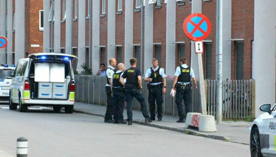 Politiet rykkede talstærkt ud til Gillesager i Brøndby efter anmeldelse om et “mistænkeligt forhold”. Foto: Presse-fotos.dk