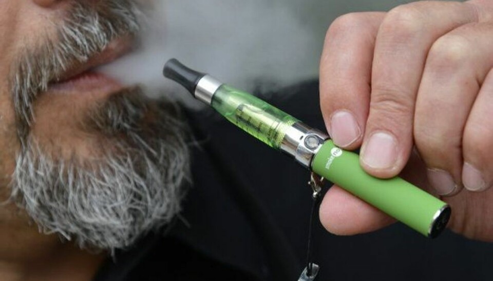 Overlæge slår alarm: Fem er døde En lang række onlinebutikker i Danmark sælger ulovlige e-cigaretter. Det oplyste Sikkerhedsstyrelsen i en pressemeddelelse i august. (Arkivfoto) Foto: Toby Melville/Reuters