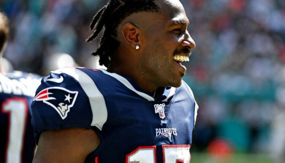 Omstridt megastjerne scorer i debutsejr Antonio Brown, voldtægtsanklaget NFL-spiller, fik natten til mandag debut for New England Patriots – med scoring og sejr til følge. Foto: Scanpix