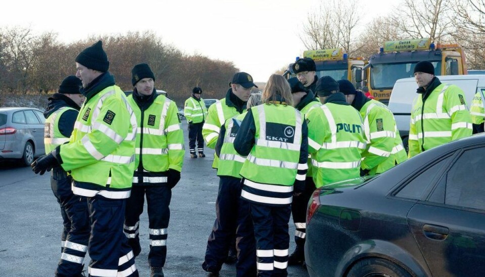 209 lastbiler undersøgt: Skræmmende resultat Politiet har flere gange foretaget store kontroller. Her ses et billede fra en totalkontrol tilbage i 2012. Foto: Scanpix