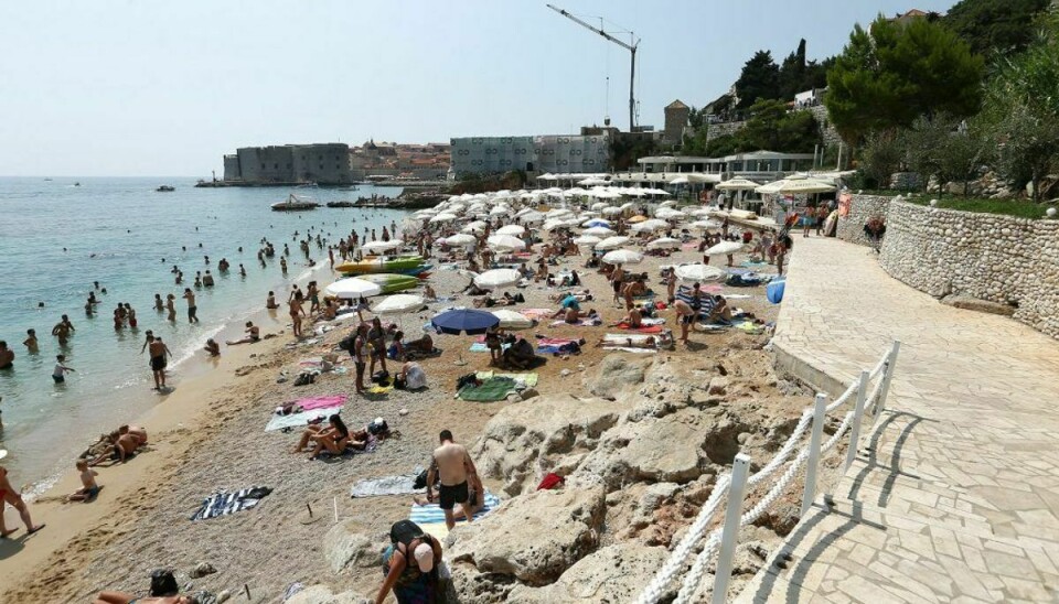 Det er yderst populært at bade omkring Dubrovnik by. Foto: Scanpix