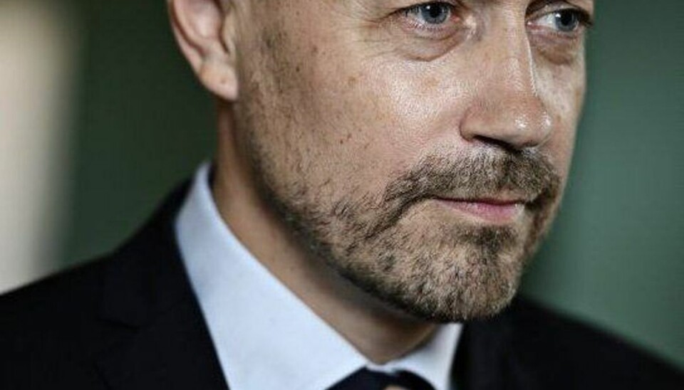 Selv om både Kræftens Bekæmpelse, Lægeforeningen og flere politiske partier har foreslået forskellige prisstigninger på cigaretter, der sætter prisen per pakke på mindst 60 kroner, mener sundhedsminister Magnus Heunicke (S), at 50 kroner er den rette pris. Det er en markant stigning for især unge, mener han. (Arkivfoto). Foto: Philip Davali/Scanpix Selv om både Kræftens Bekæmpelse, Lægeforeningen og flere politiske partier har foreslået forskellige prisstigninger på cigaretter, der sætter prisen per pakke på mindst 60 kroner, mener sundhedsminister Magnus Heunicke (S), at 50 kroner er den rette pris. Det er en markant stigning for især unge, mener han. (Arkivfoto). Foto: Philip Davali/Scanpix