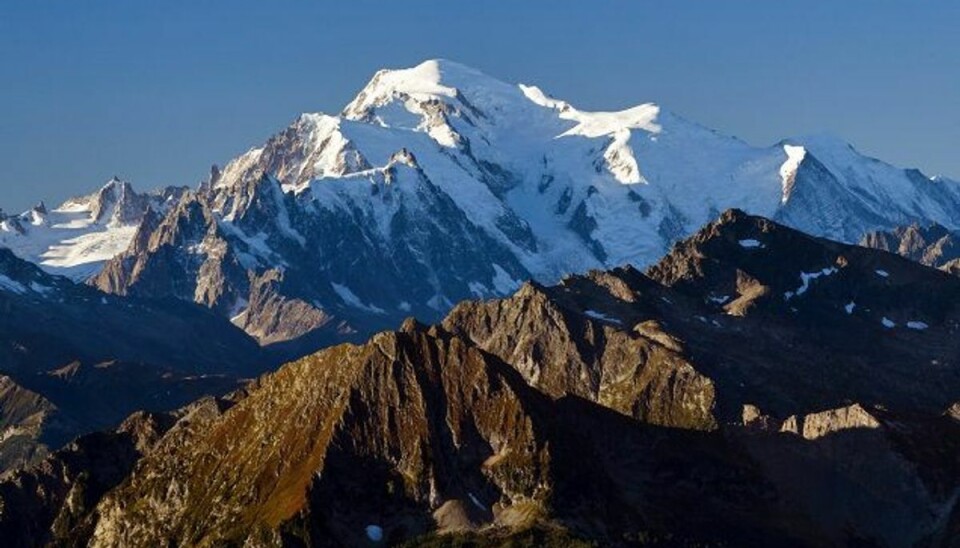 Stor gletsjer truer med at kollapse Mont Blanc eller Monte Bianco er med sine 4810 meter det højeste bjerg i Alperne. (Arkivfoto) Foto: Denis Balibouse/Reuters