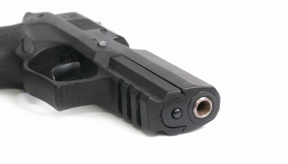 Gik med pistol søndag: Samme dag kom straffen Pistol, kniv og kokain: En 36-årig mand kan nu se frem til 2 år og seks måneder bag tremmer. Arkivfoto: Colourbox.