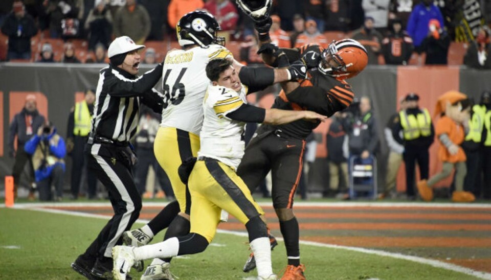 NFL-spiller får gigant-straf efter brutale scener Myles Garrett fik hård straf for sin opgørsel i NFL-kamp natten til fredag. Foto: Jason Miller/AFP