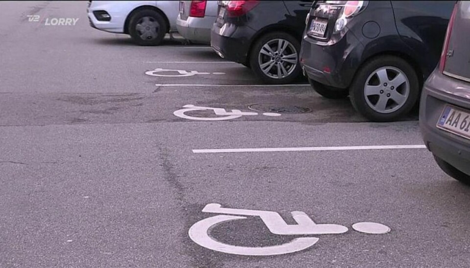Stor stigning i antallet af ureglementerede parkeringer på handicap-pladser. Foto: TV2 Lorry