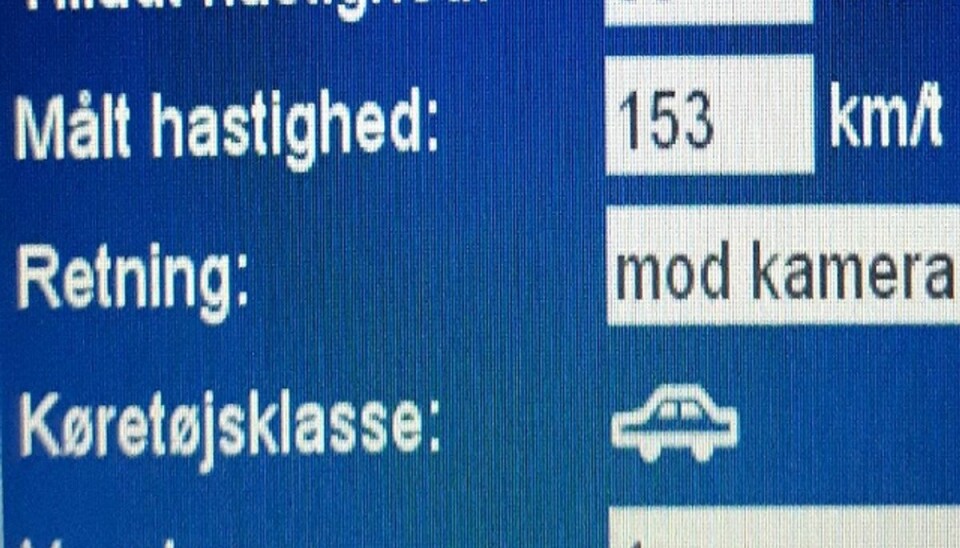 153 i timen. På en landevej. Hej igen, kørelærer. Foto: Politiet.