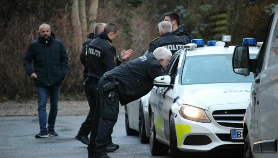 Politiet var massivt til stede ved anholdelserne. KLIK VIDERE FOR FLERE BILLEDER. Foto: Presse-fotos.dk