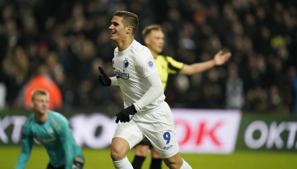 FC København vender alt på hovedet på minutter Pieros Sotiriou blev helten for FC København, da den indskiftede angriber med to mål sænkede OB i 3F Superligaen mandag aften. Foto: Liselotte Sabroe/Scanpix