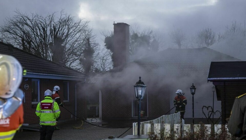 Branden udviklede kraftig røg. KLIK FOR FLERE BILLEDER. Foto: René Lind Gammelmark