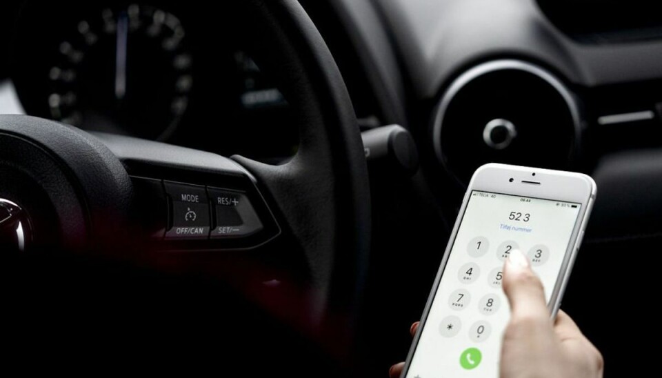 Hvem ringer til mig? Det svar forsøget mange danskere dagligt at finde, når telefonen har ringet med et nummer, man ikke umiddelbart kender. KLIK videre og få de fire bedste råd til, hvordan du rent faktisk let kan finde ud af det. Foto: Scanpix Hvem ringer til mig? Det svar forsøget mange danskere dagligt at finde, når telefonen har ringet med et nummer, man ikke umiddelbart kender. KLIK videre og få de fire bedste råd til, hvordan du rent faktisk let kan finde ud af det. Foto: Scanpix