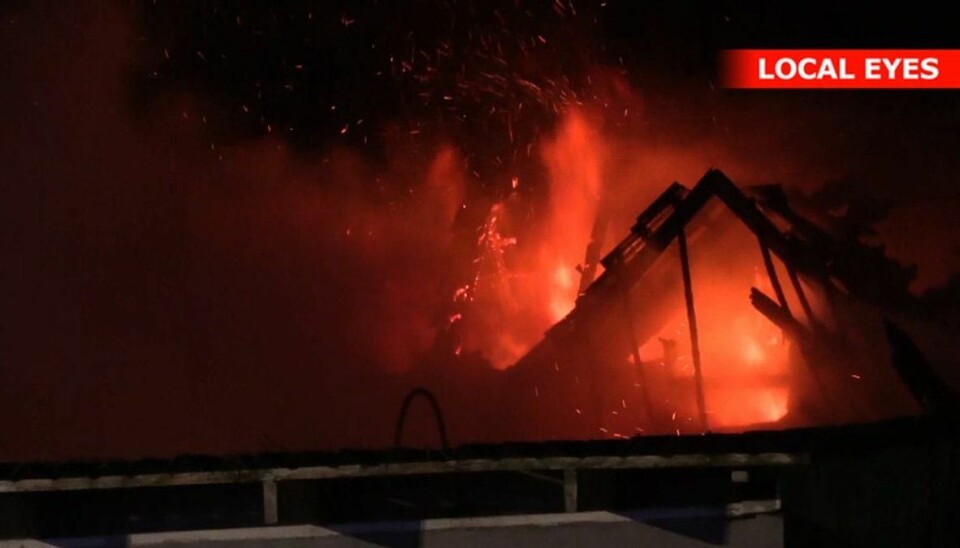 Voldsom brand på Fyn. Den tidligere rockerborg var lutter ild. KLIK for at se flere billeder. Foto: Local Eyes Voldsom brand på Fyn. Den tidligere rockerborg var lutter ild. KLIK for at se flere billeder. Foto: Local Eyes