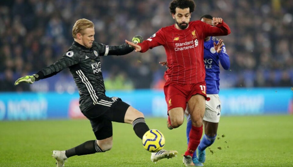 Kasper Schmeichel kom på mellemhånd i det 11. minut, da Mohamed Salah driblede uden om danskeren. Heldigvis for Schmeichel afsluttede Salah i sidenettet. Siden lykkedes det dog Liverpool at passere den danske keeper. Foto: Carl Recine/Scanpix
