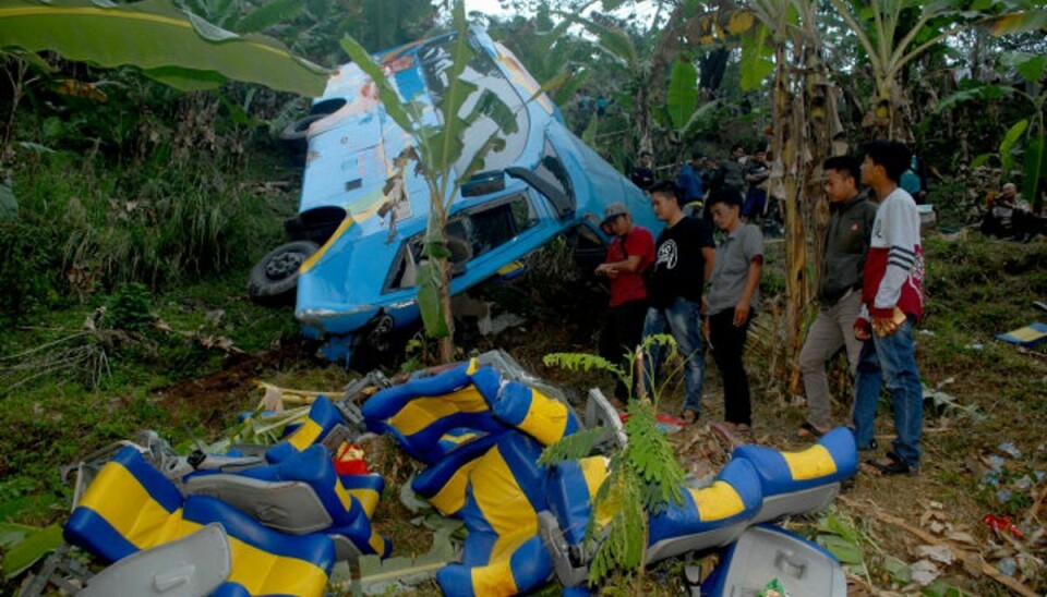 Den 8. september blev mindst 21 mennesker dræbt, da en bus kørte ned i en grøft på øen Java. Foto: /AFP