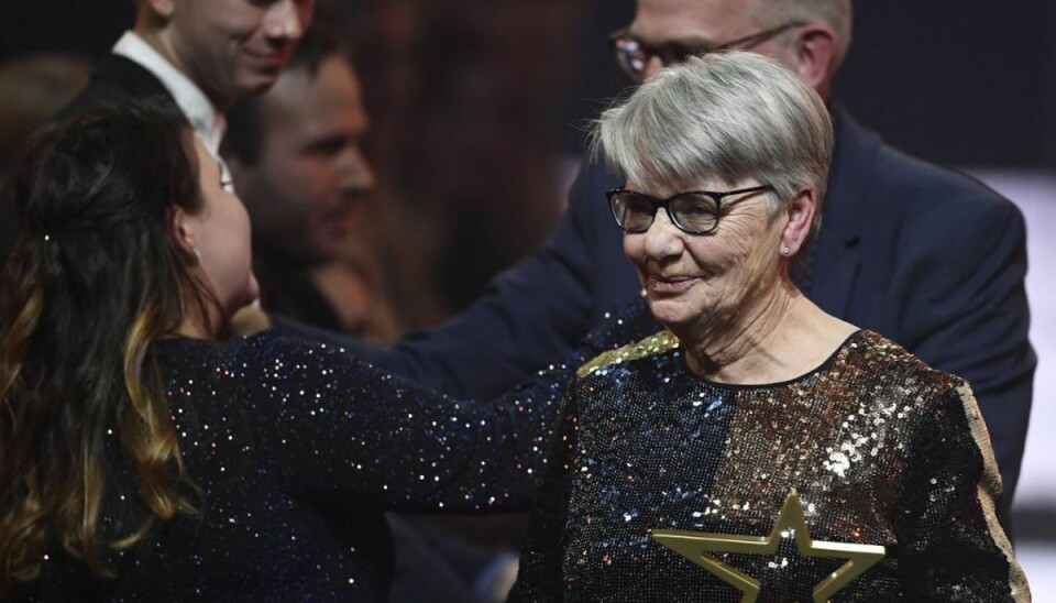 Kristine Brunsborg, der er Lars Larsens enke, tog imod Kulturministerens Parasportspris på vegne af sin mand, da han var vinderen ved Sport 2019. KLIK VIDERE OG SE FLERE BILLEDER. Foto: Lars Møller/ DR Kristine Brunsborg, der er Lars Larsens enke, tog imod Kulturministerens Parasportspris på vegne af sin mand, da han var vinderen ved Sport 2019. KLIK VIDERE OG SE FLERE BILLEDER. Foto: Lars Møller/ DR
