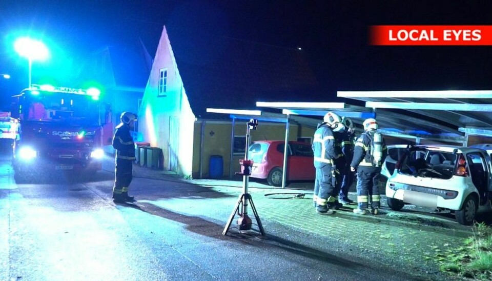 En mand er anholdt for brandstiftelse i Helsinge. KLIK FOR FLERE BILLEDER. Foto: Local Eyes.