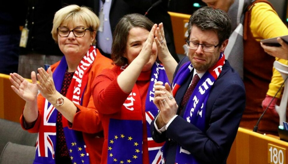 Der var både smil og tårer blandt de britiske medlemmer af EU-Parlamentet, da brexitaftalen var godkendt onsdag aften i Bruxelles. Foto: Francois Lenoir/Scanpix.