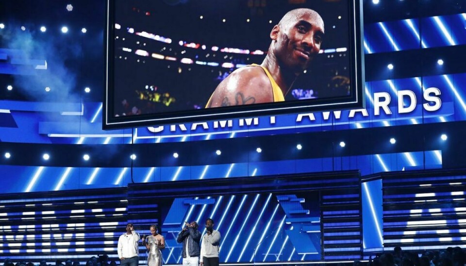 Den afdøde basketballspiller Kobe Bryant, der mistede livet i et helikopterstyrt søndag morgen, blev hyldetved Grammy-uddelingen. KLIK VIDERE OG SE FLERE BILLEDER Foto: REUTERS/Mario Anzuoni