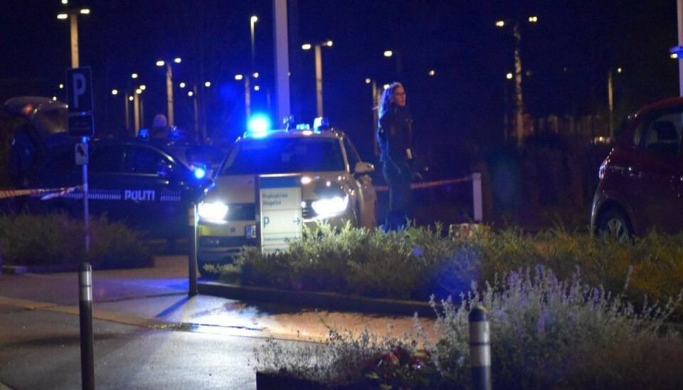 En 23-årig mand er blevet anholdt for sin rolle i fangeflugten fra Psykiatrihospitalet i Slagelse, hvor en bandeleder skulle befries. KLIK VIDERE OG SE FLERE BILLEDER Foto: Presse-fotos.dk En 23-årig mand er blevet anholdt for sin rolle i fangeflugten fra Psykiatrihospitalet i Slagelse, hvor en bandeleder skulle befries. KLIK VIDERE OG SE FLERE BILLEDER Foto: Presse-fotos.dk
