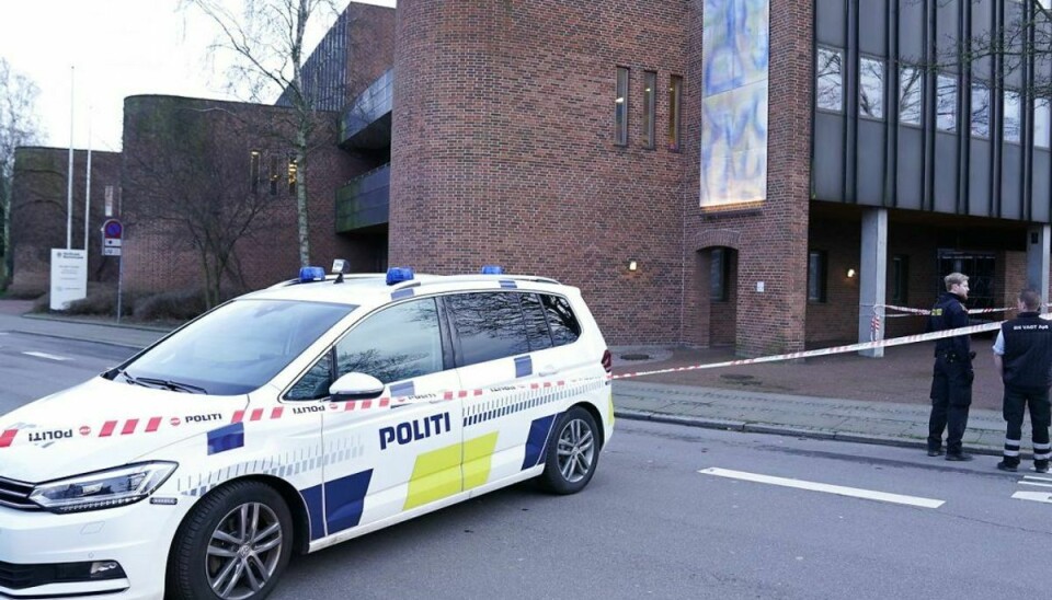 Politiet er tilstede hos Borgerservice i Holbæk efter anmeldelse om mistænkelig kasse torsdag den 13. februar 2020. Foto: Scanpix