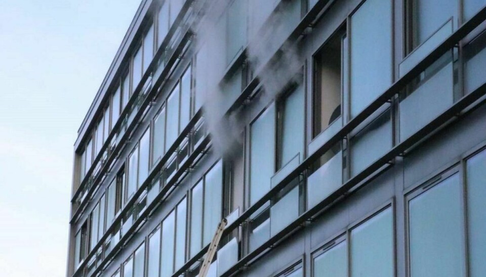 På Bispehavevej er der fredag formiddag brudt en brand ud i en opgang i boligkvarteret Bispehaven i Aarhus. Flere personer er blevet reddet ud. KLIK VIDERE OG SE FLERE BILLEDER. Foto: Øxenholt Foto
