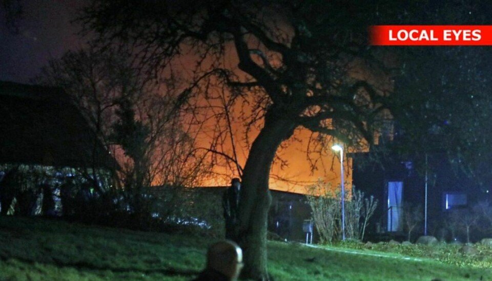 Voldsomme flammer på kommunens materielgård i Roskilde. KLIK videre og se flere billeder. Foto: Local Eyes