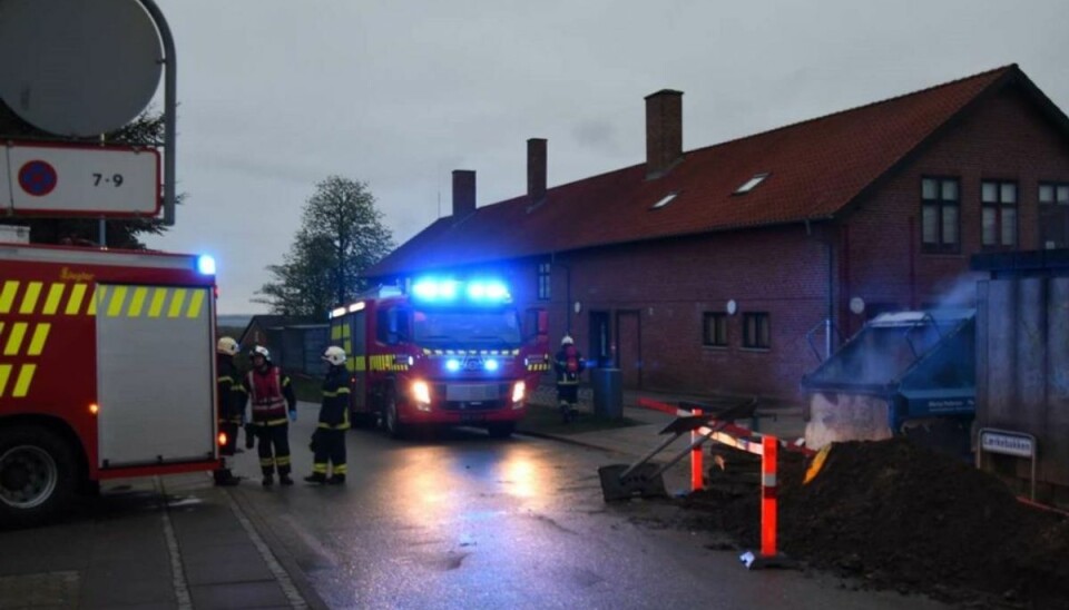 Fire unge drenge sigtet for påsatte brande