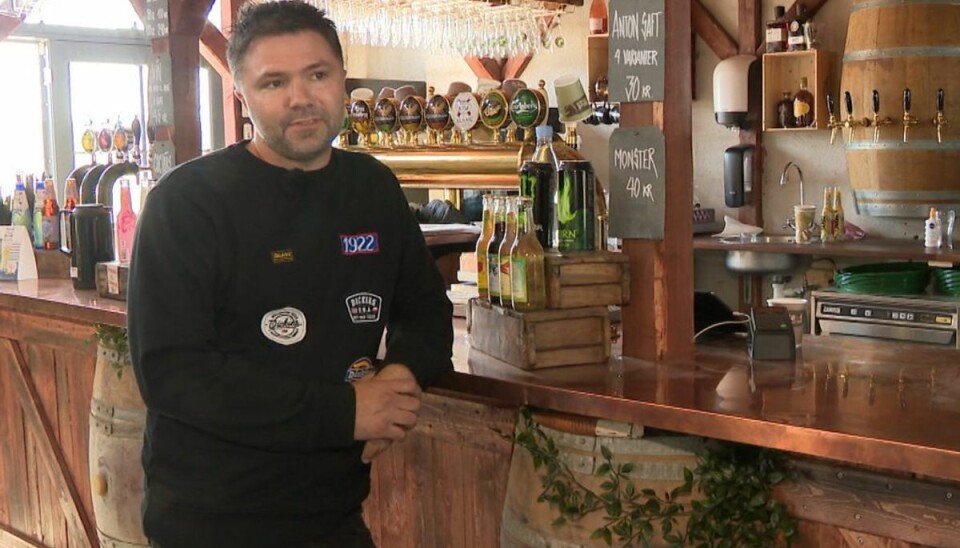 Nu kan ‘Mokajen’ snart sælge bajere igen I baren hos Randers Streetfood ‘Mokajen’ er de gået glip af en omsætning på to millioner under corona-nedlukningen. Foto: TV2 Østjylland.