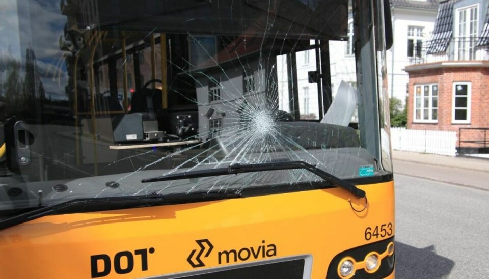 Kvinde ramt af bus