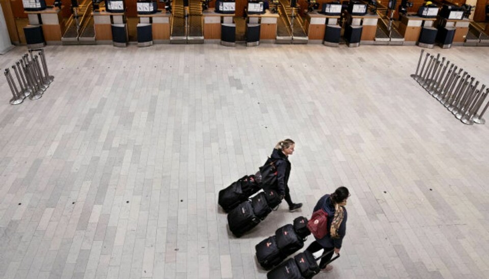 Der er meget langt mellem passagererne i Københavns Lufthavn i Kastrup under coronakrisen. (Arkivfoto). Foto: Liselotte Sabroe/Scanpix