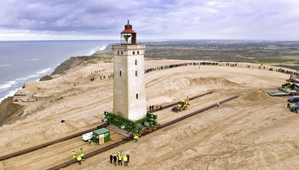 Lønstrup, Rubjerg Knude fyr flyttes, tirsdag den 22. oktober 2019. Drone foto. (Foto: Hans Ravn/Scanpix 2019) Lønstrup, Rubjerg Knude fyr flyttes, tirsdag den 22. oktober 2019. KLIK VIDERE FOR FLERE BILLEDER. Foto: Scanpix Lønstrup, Rubjerg Knude fyr flyttes, tirsdag den 22. oktober 2019. Drone foto. (Foto: Hans Ravn/Scanpix 2019) Lønstrup, Rubjerg Knude fyr flyttes, tirsdag den 22. oktober 2019. KLIK VIDERE FOR FLERE BILLEDER. Foto: Scanpix