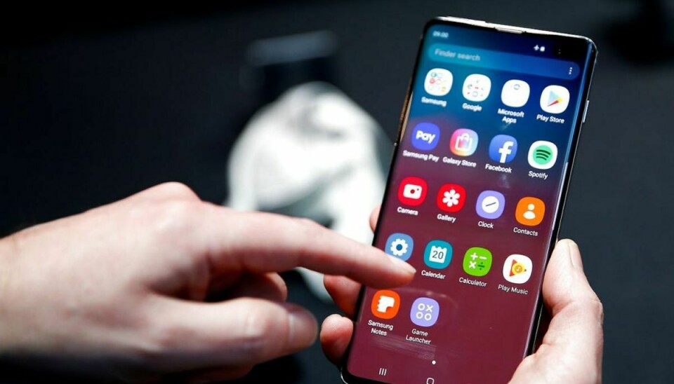 To modeller af Samsung telefoner har en alvorlig fejl. Alle kan nemlig få adgang til telefonerne på trods af teknologi med fingeraftryk. Foto: Scanpix