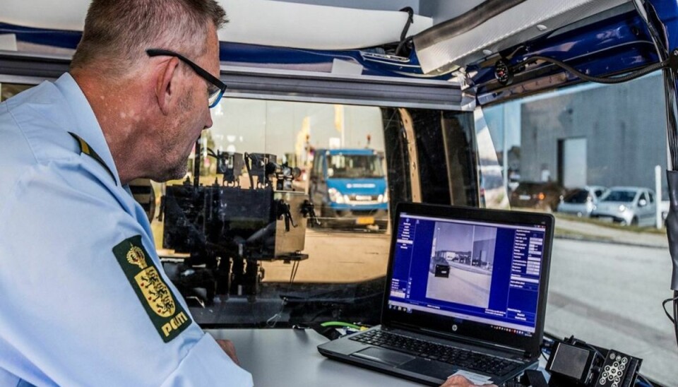 75 klip: Hundredevis kørte for stærkt ved vejarbejde