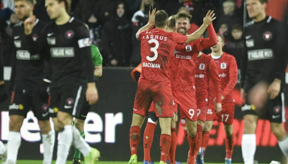 AGF scorede tre mål på otte minutter, da aarhusianerne på udebane vandt 3-1 over topholdet FC Midtjylland. Foto: Jens Nørgaard Larsen/Scanpix
