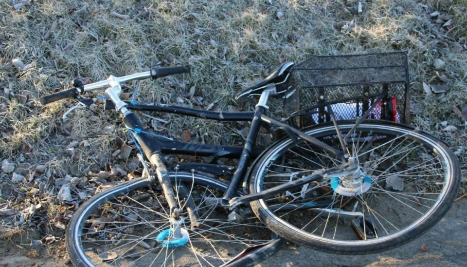 Kvinde på cykel er blevet kørt ned af en mandlig bilist på Egegårdsvej i Rødovre. KLIK VIDERE OG SE FLERE BILLEDER. Foto: presse-fotos.dk