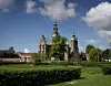 Livgarden holder til ved Rosenborg Slot i København. (Foto: Liselotte Sabroe/Scanpix)