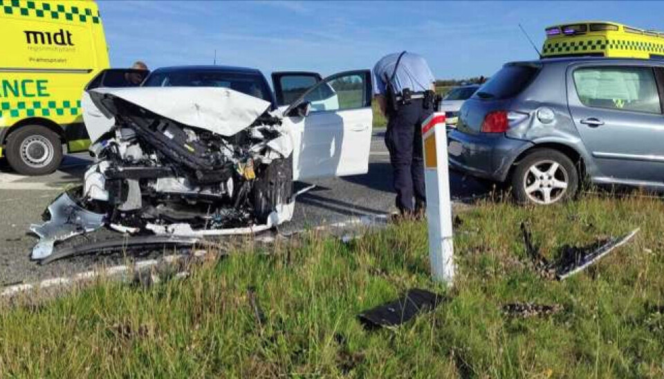 De to biler kørte frontalt sammensidst på eftermiddagen onsdag. Foto: Presse-fotos.dk