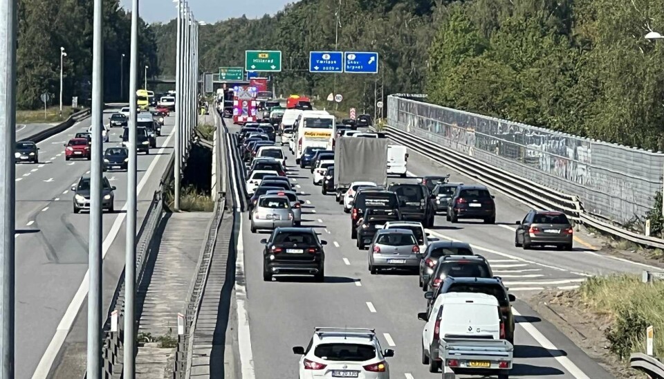 Der er sket et sammenstød på strækningen og dermed en der massiv kø.