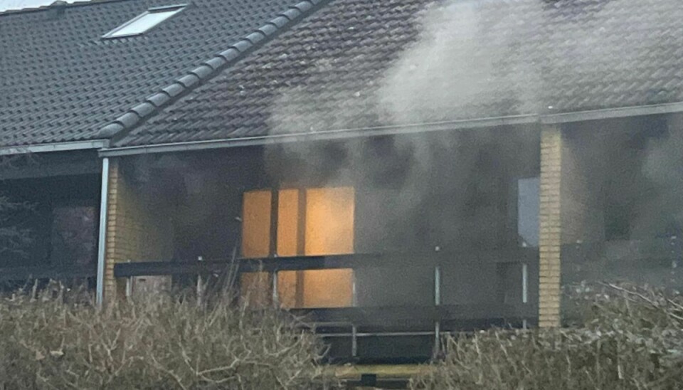 Kraftig brand i hus i Farum.