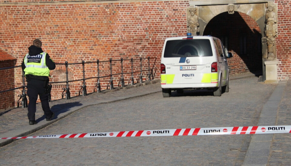 Politiet er til stede på Frederiksborg Slot