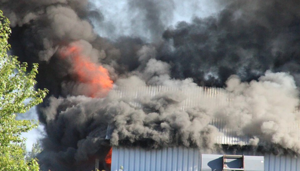 Branden raserer gården. Branden raserer gården.