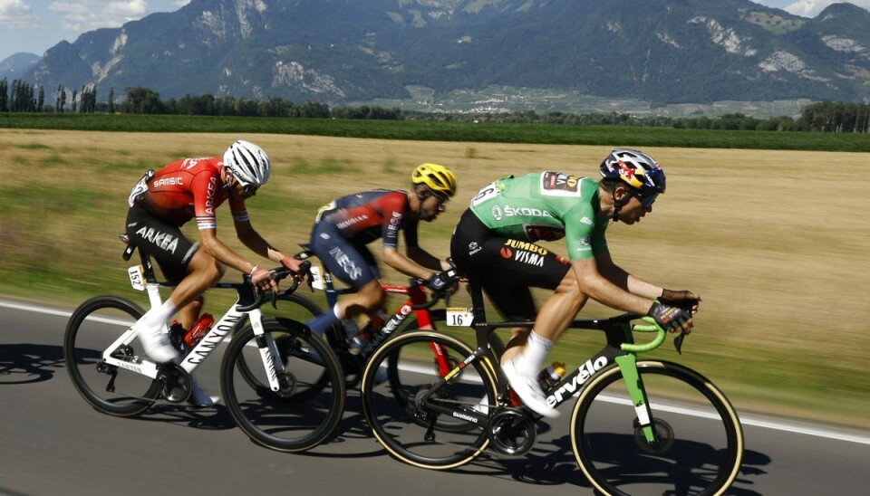 Arkea - Samsic's Warren Barguil, der her ligge i læ af Jumbo-Vismas Wout Van Aert, er testet positiv for corona. Arkea - Samsic's Warren Barguil, der her ligge i læ af Jumbo-Vismas Wout Van Aert, er testet positiv for corona.