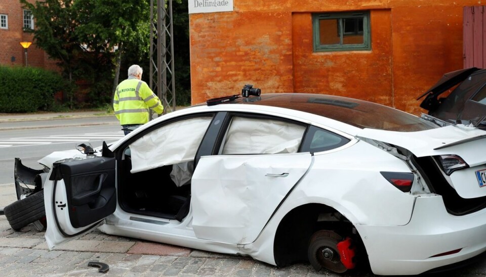 Føreren af Teslaen er blevet anholdt i kølvandet på biljagten. Føreren af Teslaen er blevet anholdt i kølvandet på biljagten.